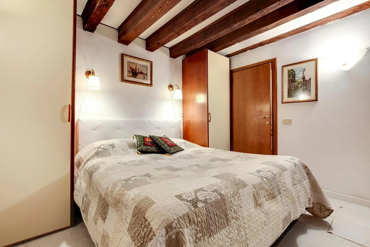 Leo Apartment Loc-03081 Velence